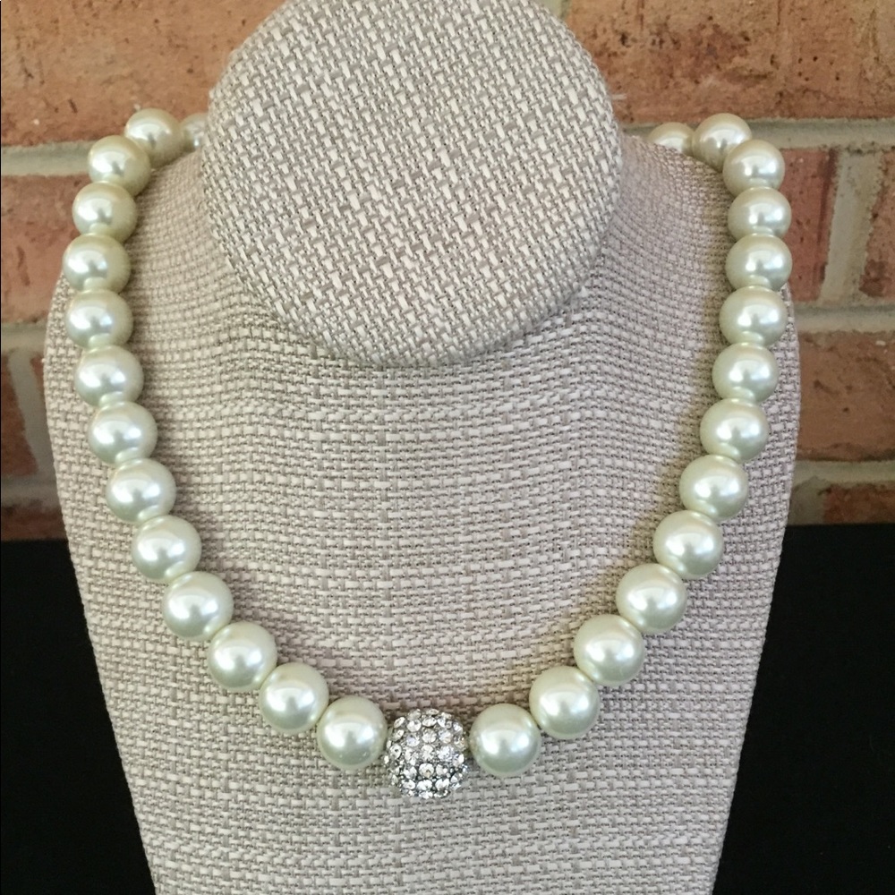 Beautiful Glass pearl and rhinestone necklace. Make a statement at any event !